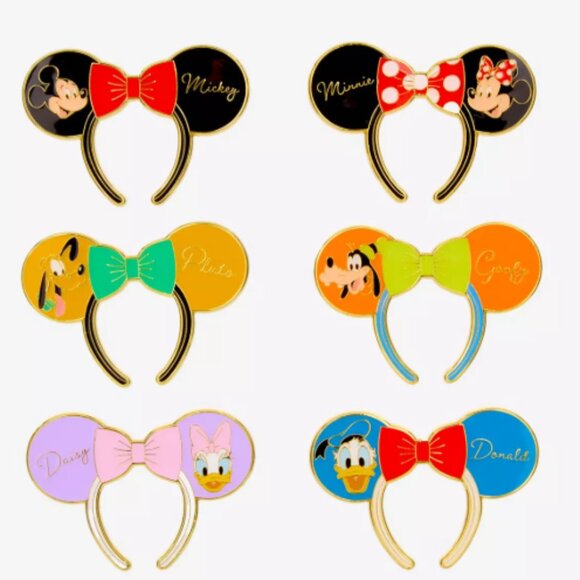 UNOPENED Loungefly Disney Mickey & Friends Ears Blind Box Pins SOLD OUT ONLINE - Picture 2 of 2